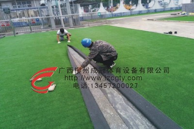 人造草坪應用解析 休閑草坪、高爾夫果嶺與地坪工程的多功能融合